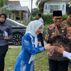Bupati Serang Kunjungi Desa Sindangheula, Sapa Warga dan Salurkan Sembako