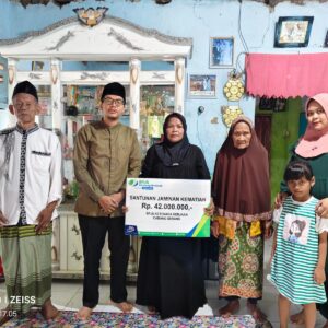 Kades Sindangheula Serahkan Klaim JKM BPJS Ketenagakerjaan Alm Alfionri Warga Kepuh