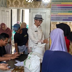 Pemdes Sindangheula Salurkan Bantuan Pangan untuk 964 KPM, Warga Terbantu