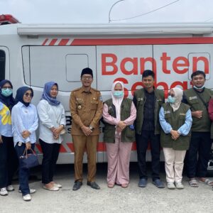 Puluhan Warga Antusias Ikuti Cek Kesehatan Gratis Mobil Klinik Pemprov Banten di Desa Sindangheula
