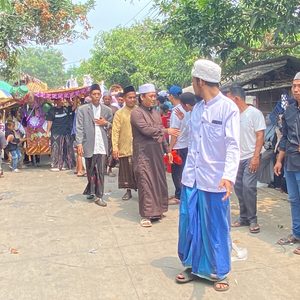 Ribuan Warga Hadiri Maulid Nabi di Kampung Kepuh, Tradisi Panjang Mulud Tetap Lestari
