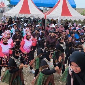 Lomba Senam Kreasi Meriahkan HUT Desa Sindangheula ke-47, Puluhan Grup Tampilkan Gerakan Kreatif