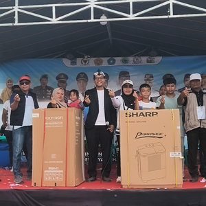 Ribuan Masyarakat Meriahkan Jalan Sehat HUT Ke-47 Desa Sindangheula