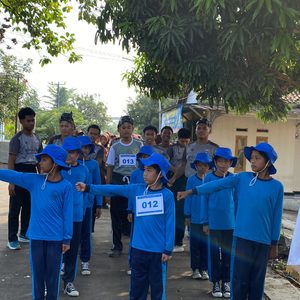 SEMARAK HUT DESA SINDANGHEULA KE-47, WARGA MERIAHKAN LOMBA GERAK JALAN